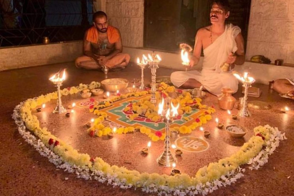 Book Pandit for Durga Deepa Namaskara – Perform the Sacred Ritual