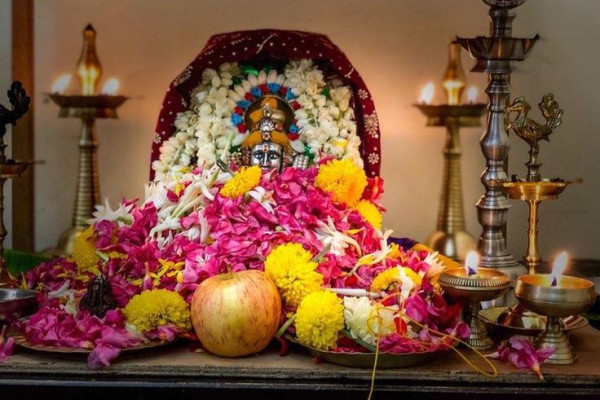 Vara Mahalakshmi Puja – Book Pandit Online for Wealth & Prosperity